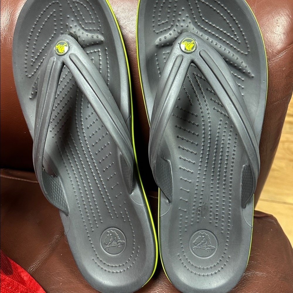 Crocs Crocband Mens Flip Flops Gray / Green Shoes Size 12 EUC!